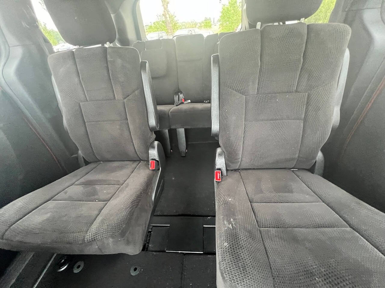Used 2014 Dodge Grand Caravan SXT w/ Blacktop Package FWD image 11