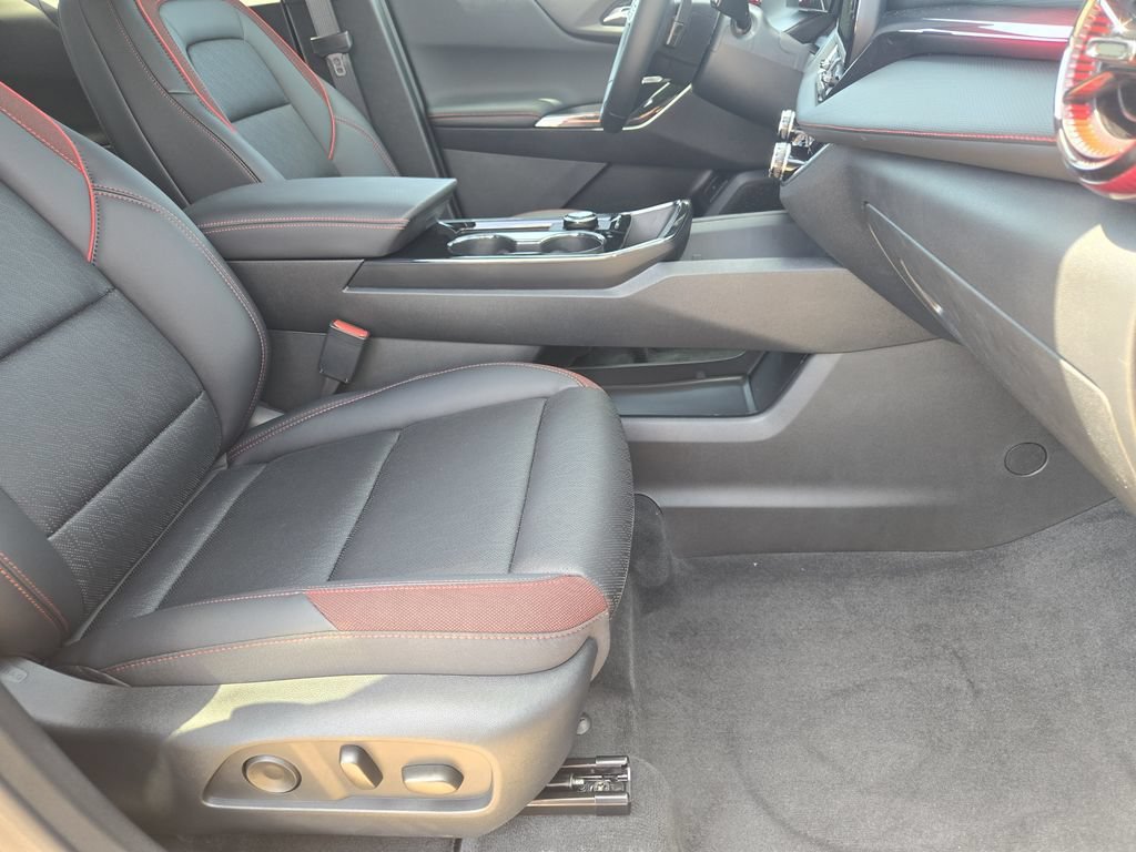 New 2027 Chevrolet Equinox RS w/ Convenience Package III FWD image 11