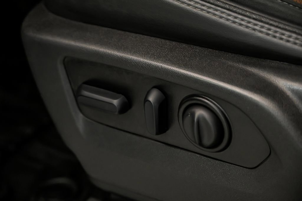 Used 2022 Chevrolet Silverado 2500 High Country w/ Technology Package AWD/4WD image 19