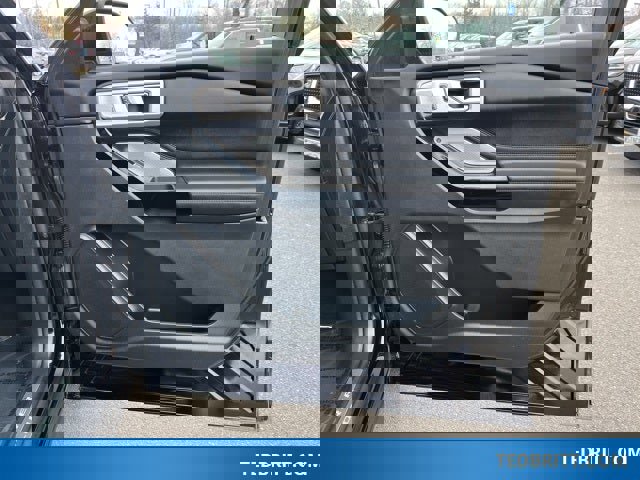 Certified 2022 Ford Explorer Platinum w/ Equipment Group 601A image 24