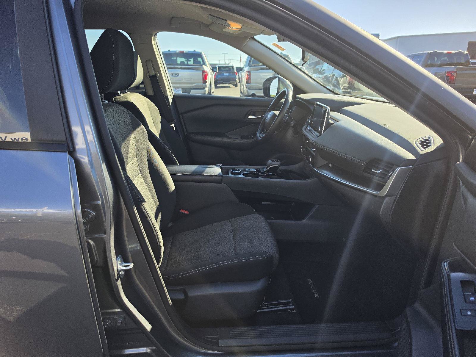 Used 2025 Nissan Rogue SV AWD/4WD image 7