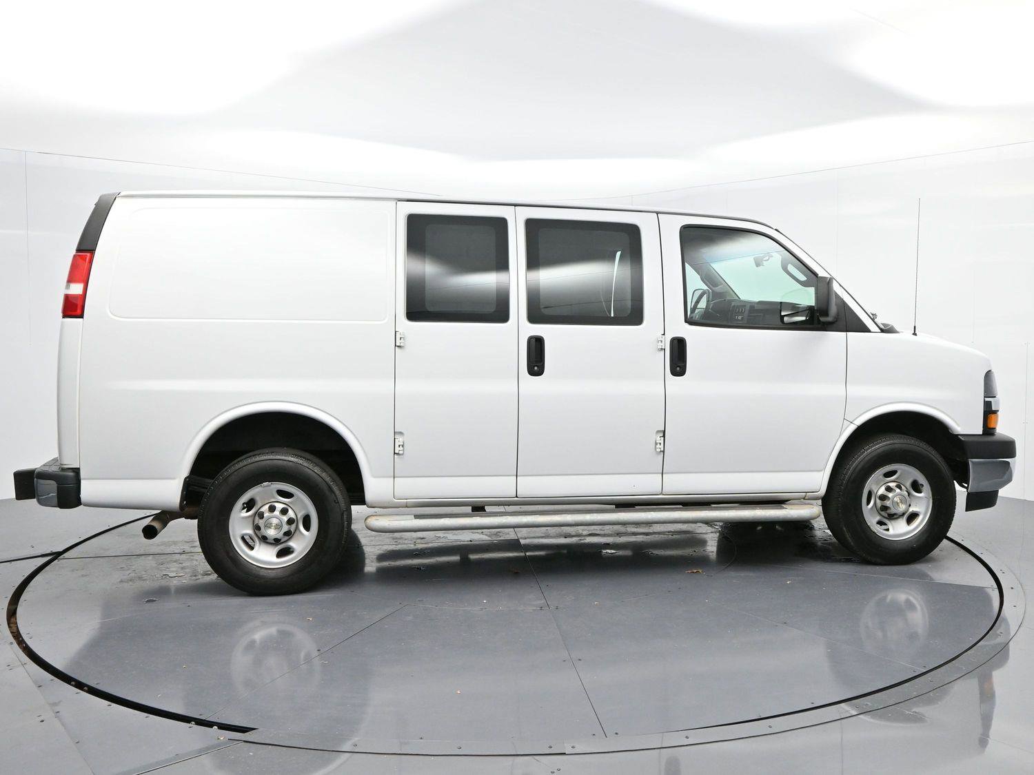 Used 2022 Chevrolet Express 2500 w/ Driver Convenience Package image 8