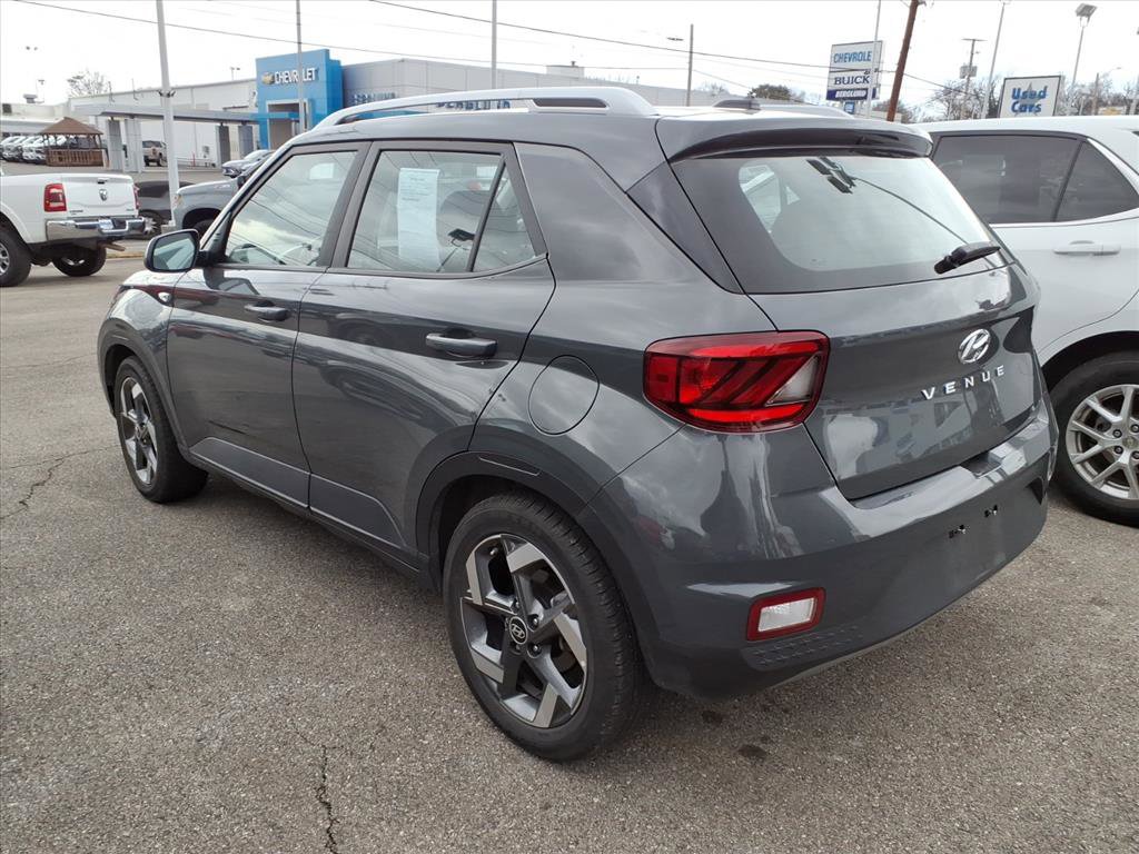 Used 2025 Hyundai Venue SEL image 3