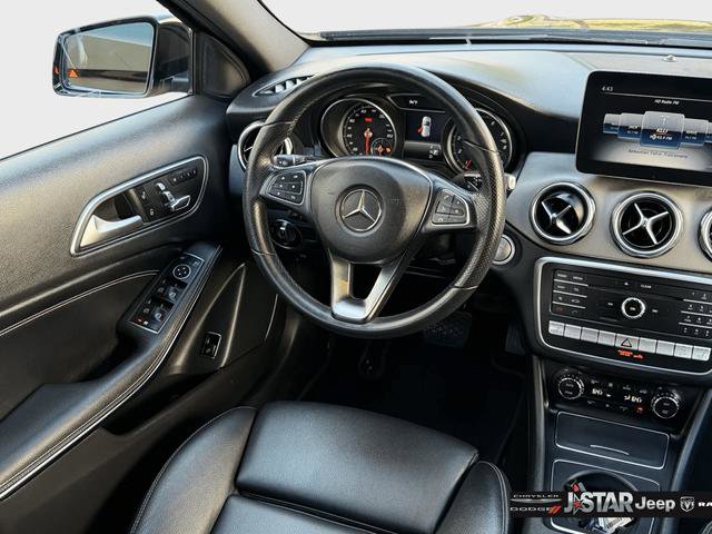 Used 2020 Mercedes-Benz GLA 250 4MATIC w/ Premium Package image 13