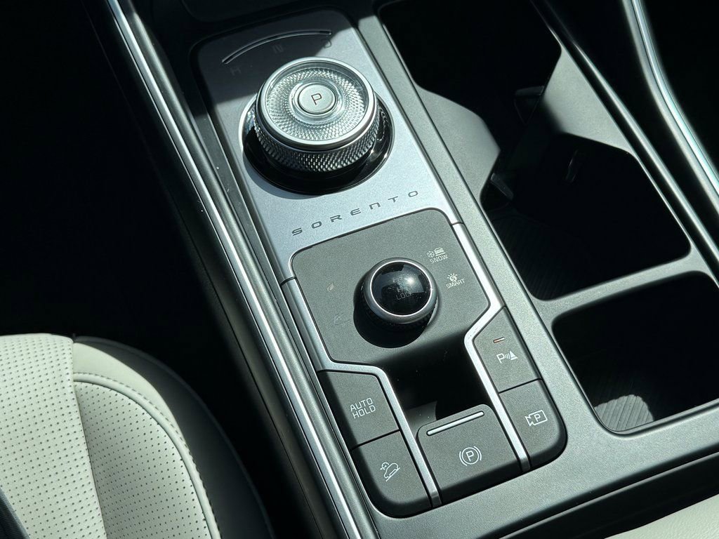Used 2025 Kia Sorento EX image 17