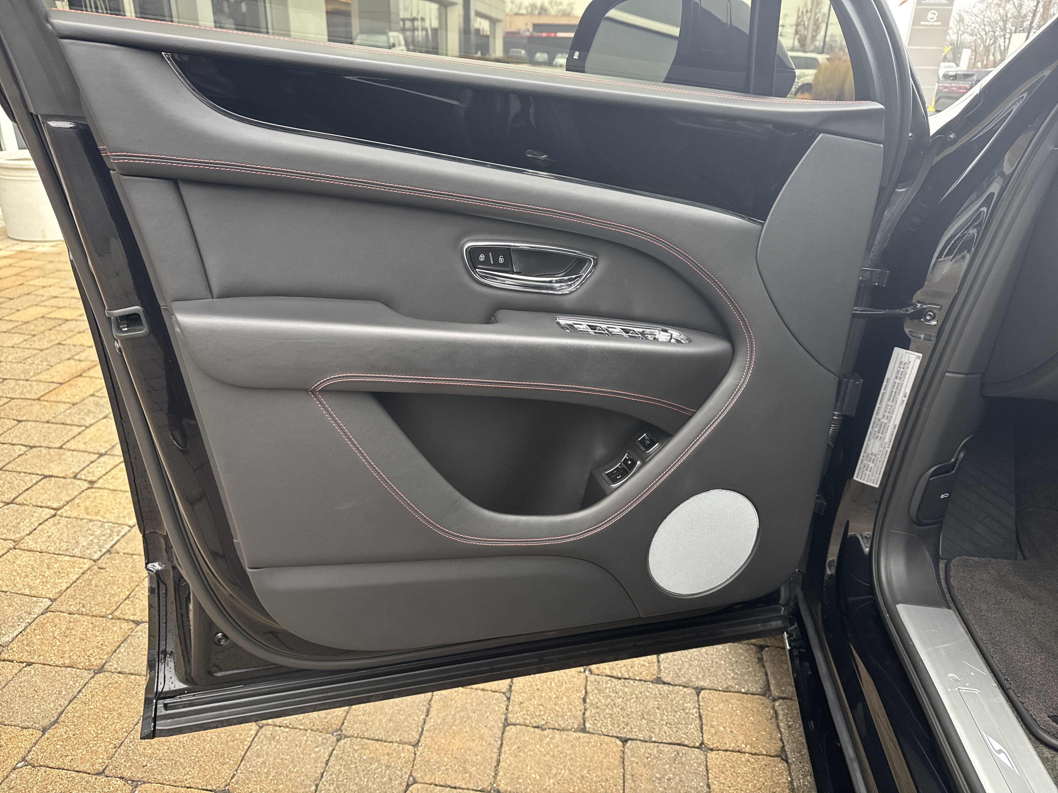 Used 2022 Bentley Bentayga image 13