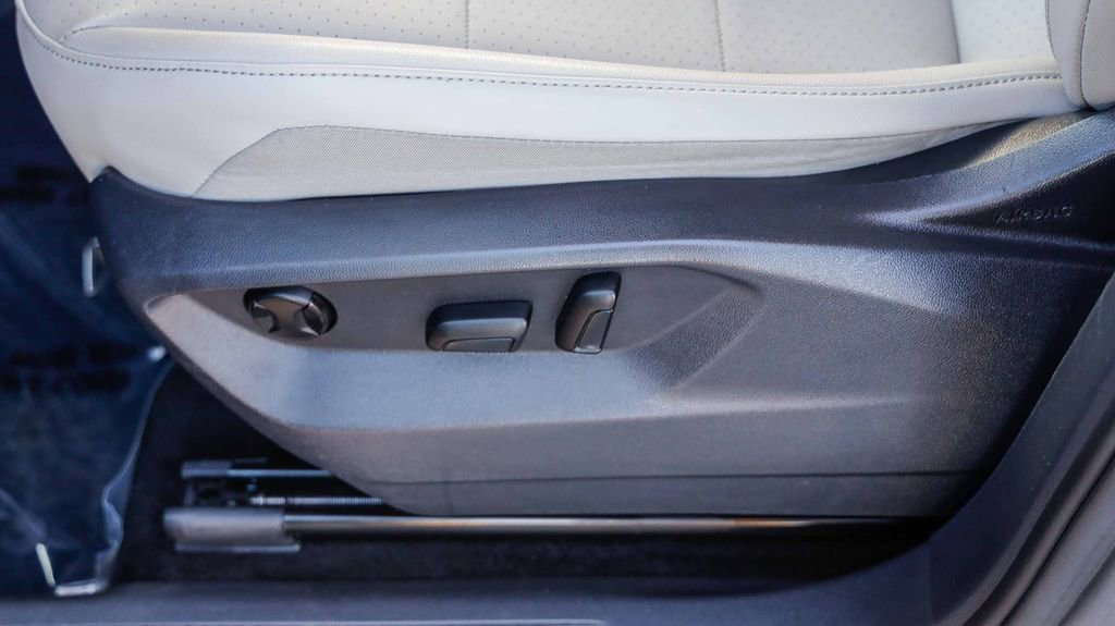 Used 2020 Volkswagen Tiguan SE w/ Panoramic Sunroof Package AWD/4WD image 26