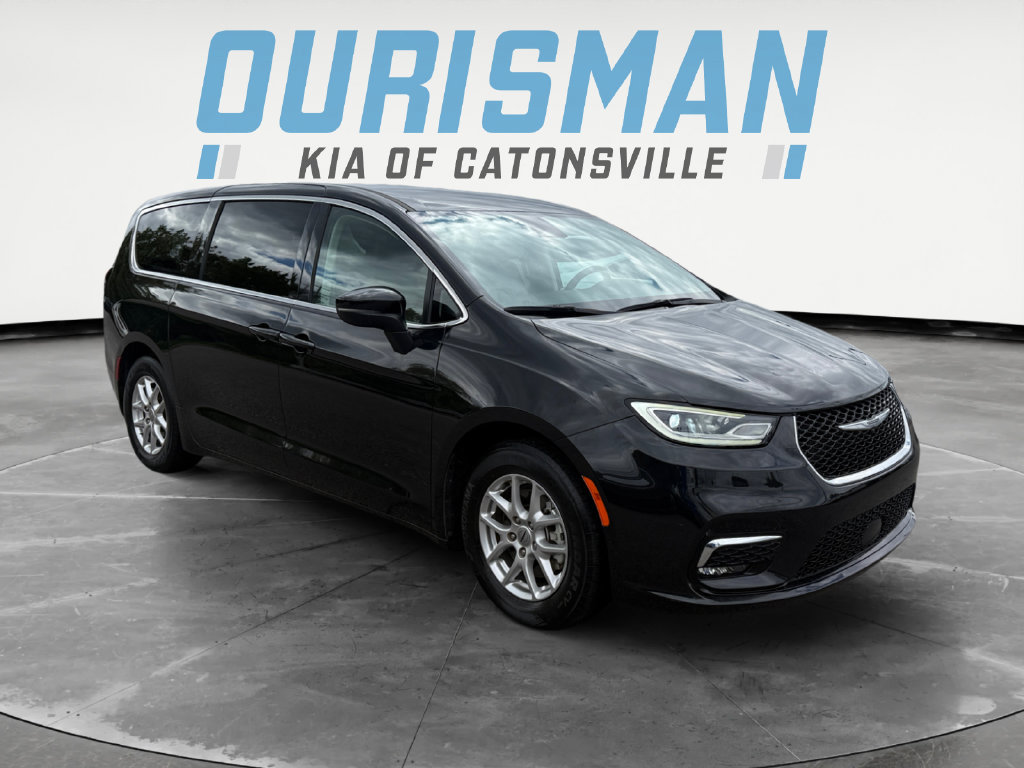 Used 2023 Chrysler Pacifica Touring-L FWD image 1