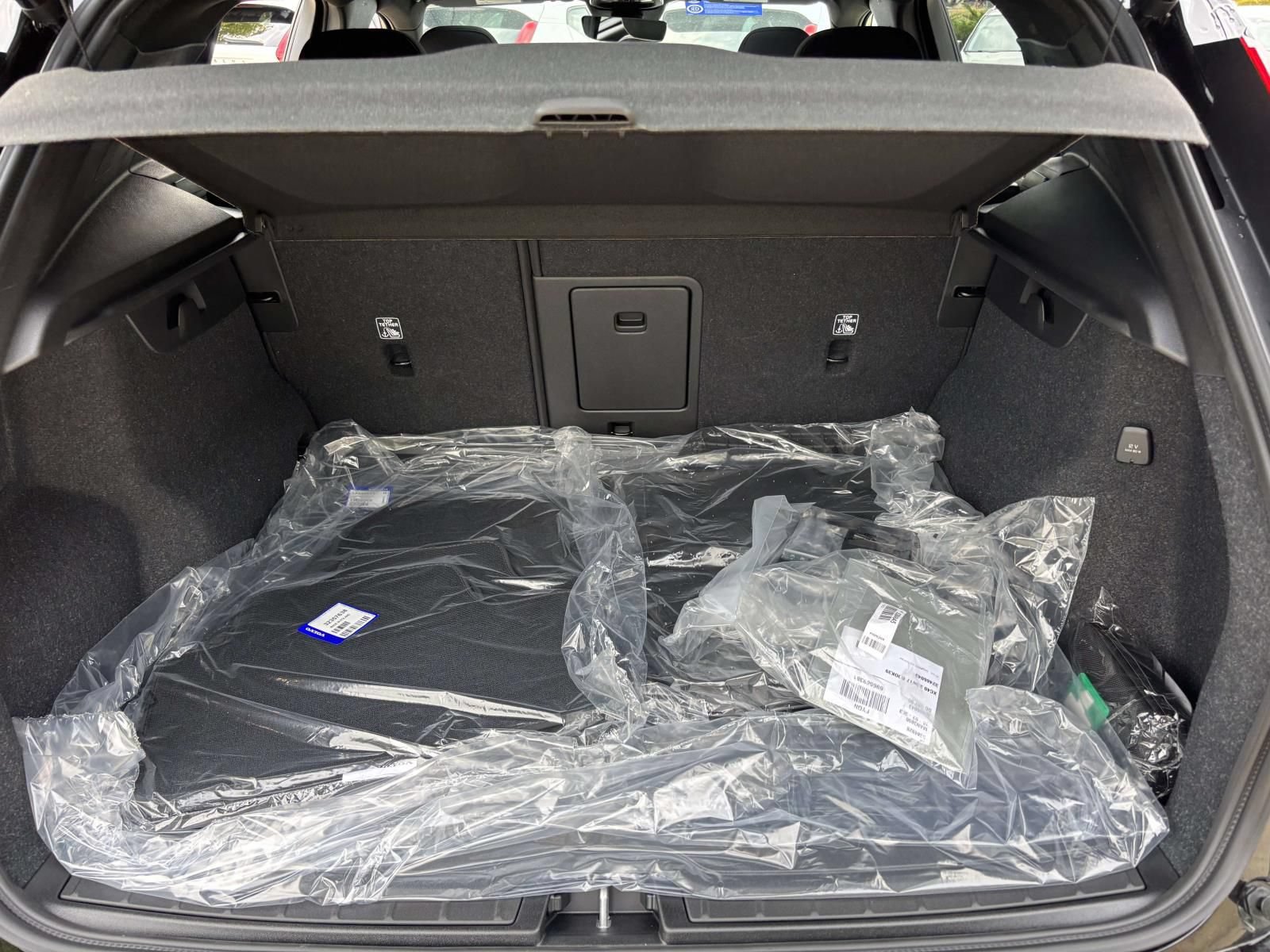 New 2026 Volvo XC40 B5 Ultra w/ Protection Package Premier AWD/4WD image 9