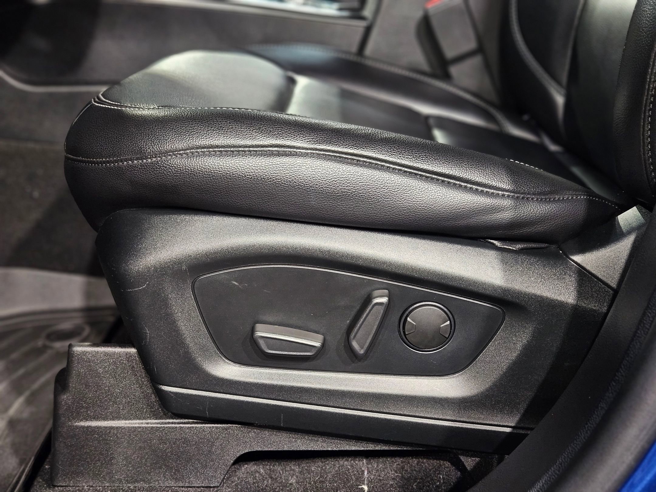 Used 2020 Ford Explorer XLT w/ Equipment Group 202A image 23