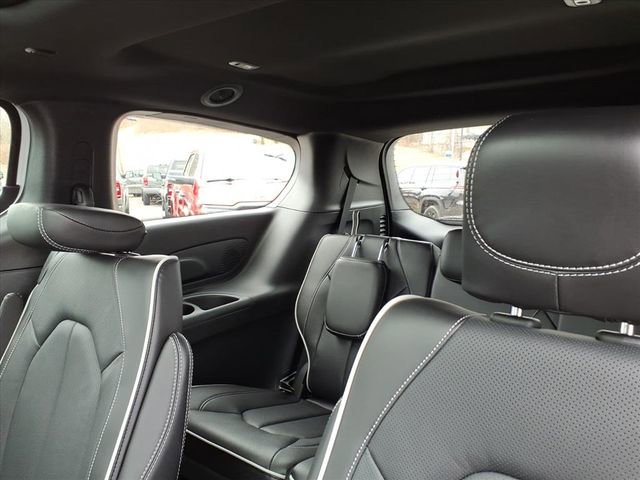 New 2026 Chrysler Pacifica Limited w/ S Appearance Package image 15