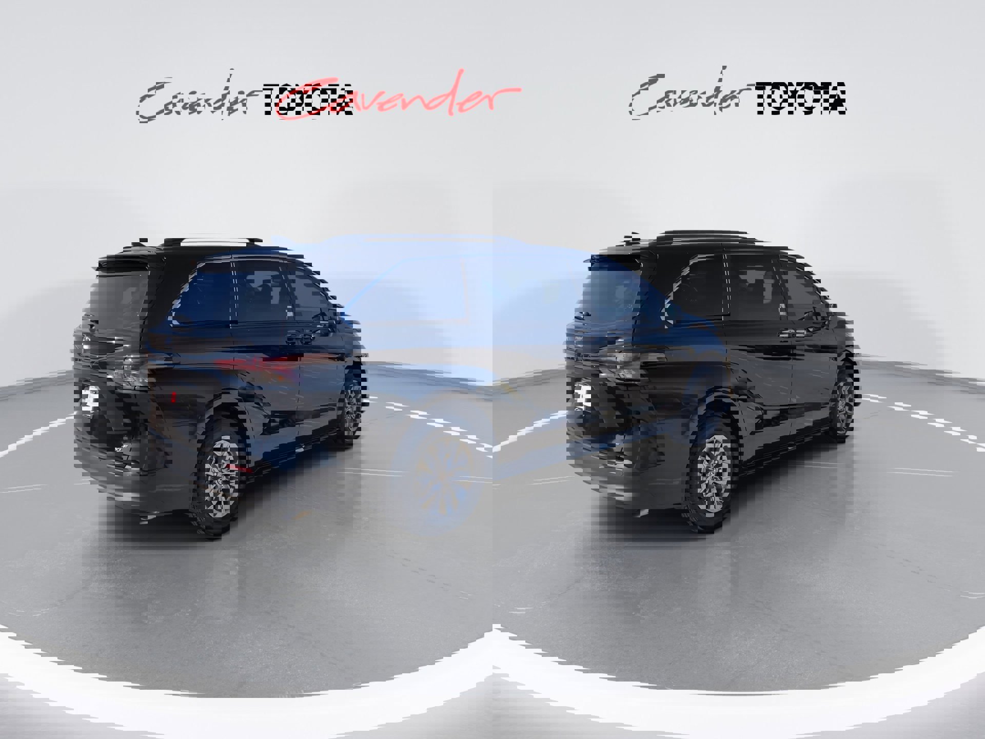 Certified 2025 Toyota Sienna XLE image 8