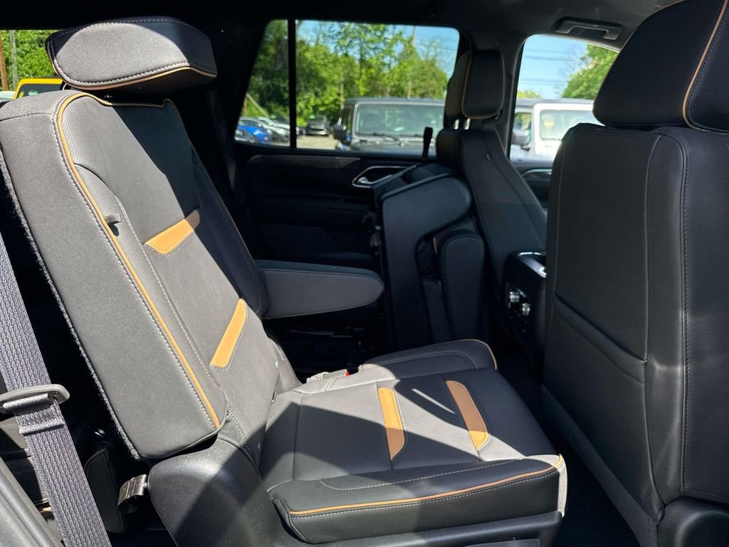Used 2024 GMC Yukon AT4 w/ Technology Package AWD/4WD image 10