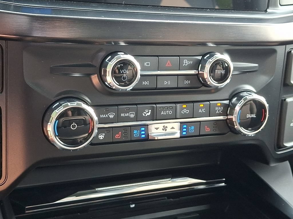 New 2026 Ford F250 Lariat w/ Black Appearance Package AWD/4WD image 11