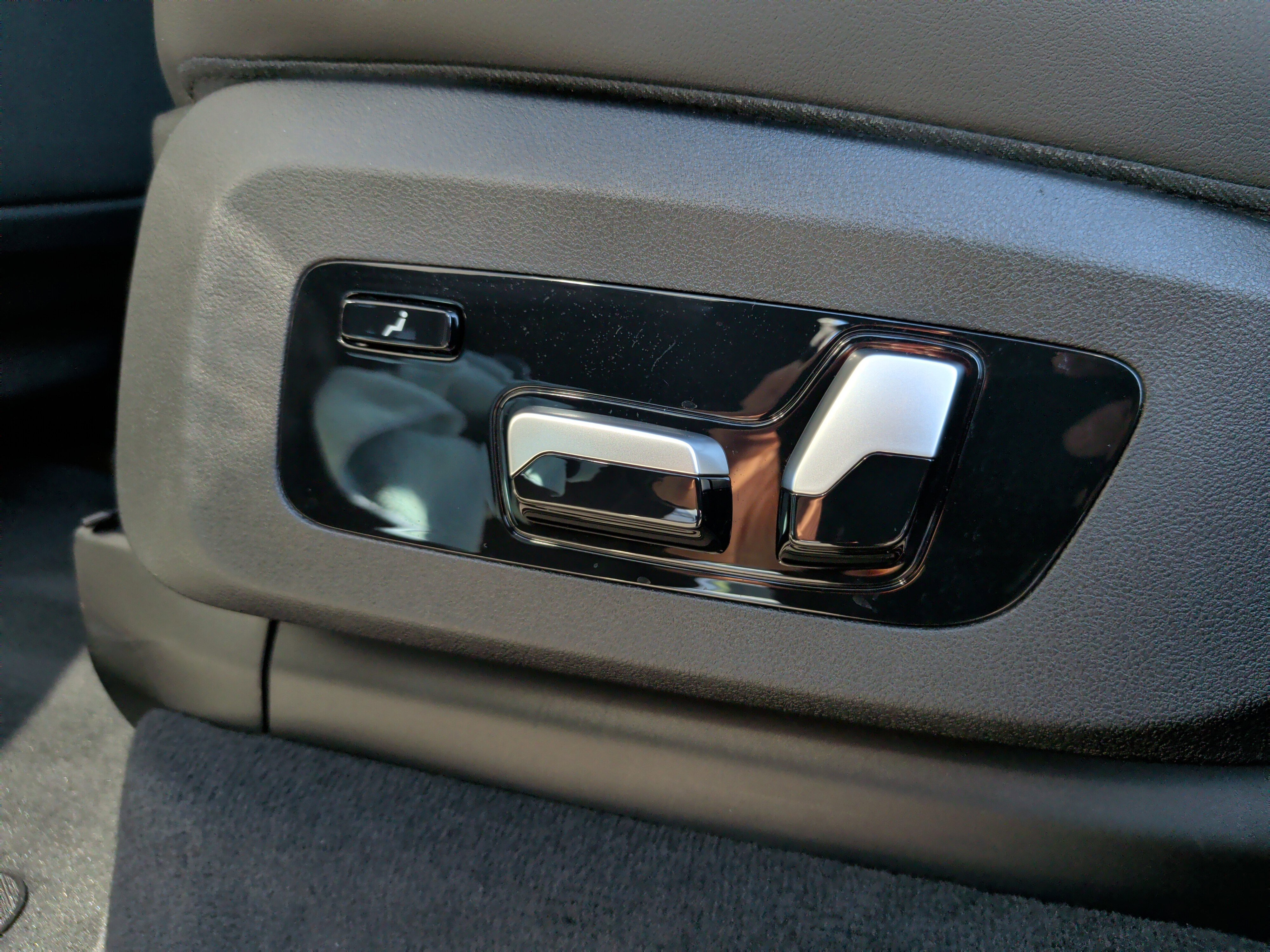 Certified 2024 BMW X7 xDrive40i w/ Premium Package image 42