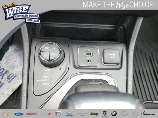 Used 2019 Jeep Cherokee Trailhawk w/ Comfort & Convenience Group AWD/4WD image 29