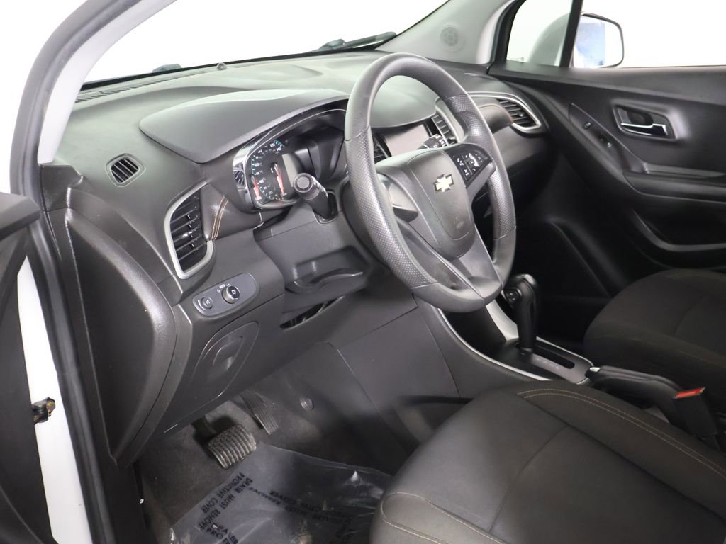 Used 2022 Chevrolet Trax LS AWD/4WD image 19