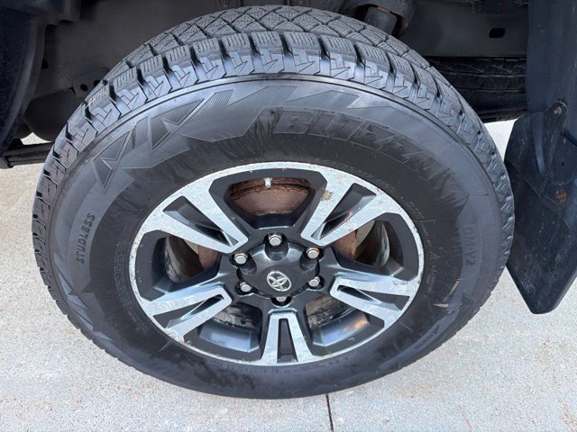 Used 2017 Toyota Tacoma TRD Sport AWD/4WD image 10