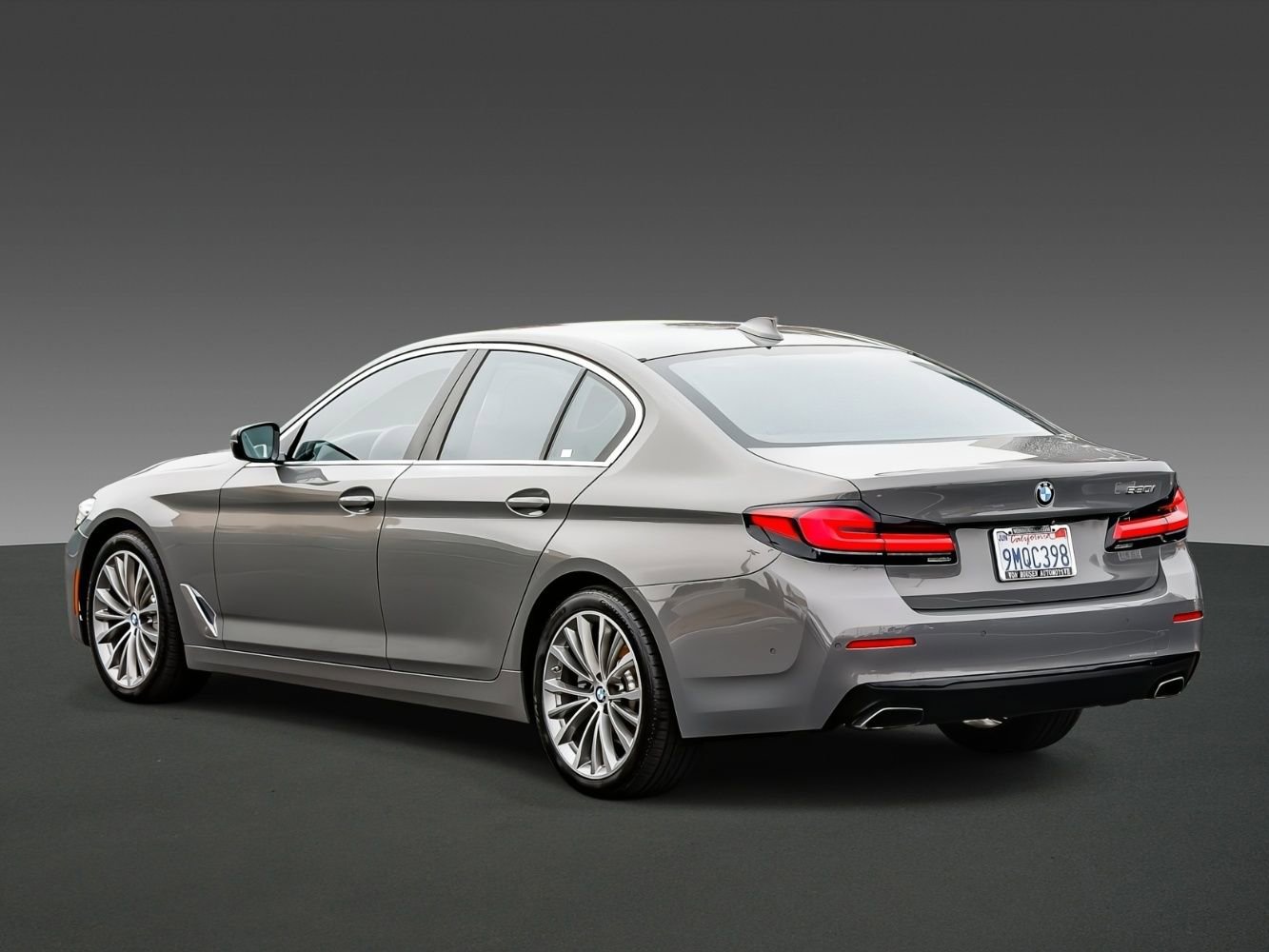 Used 2021 BMW 530i 530i w/ Premium Package image 2