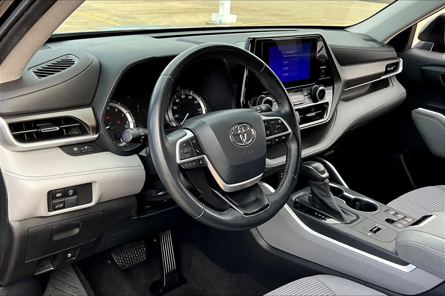 Used 2023 Toyota Highlander LE image 18