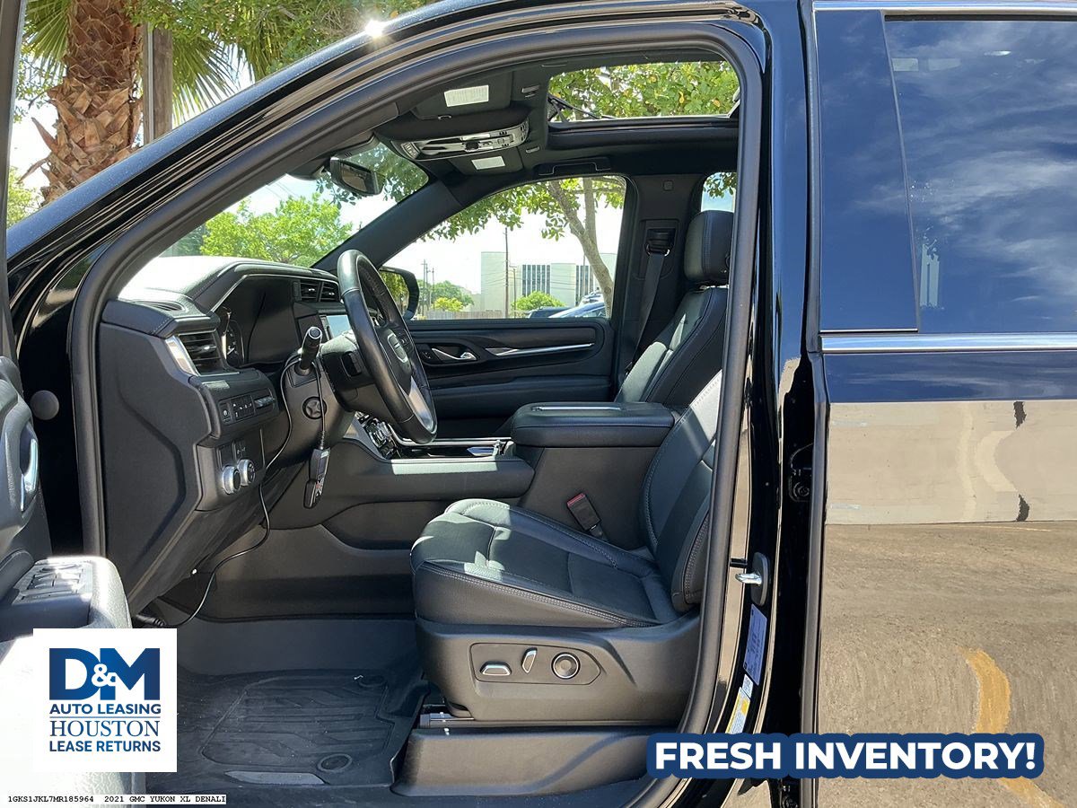 Used 2021 GMC Yukon XL Denali w/ Denali Premium Package image 8