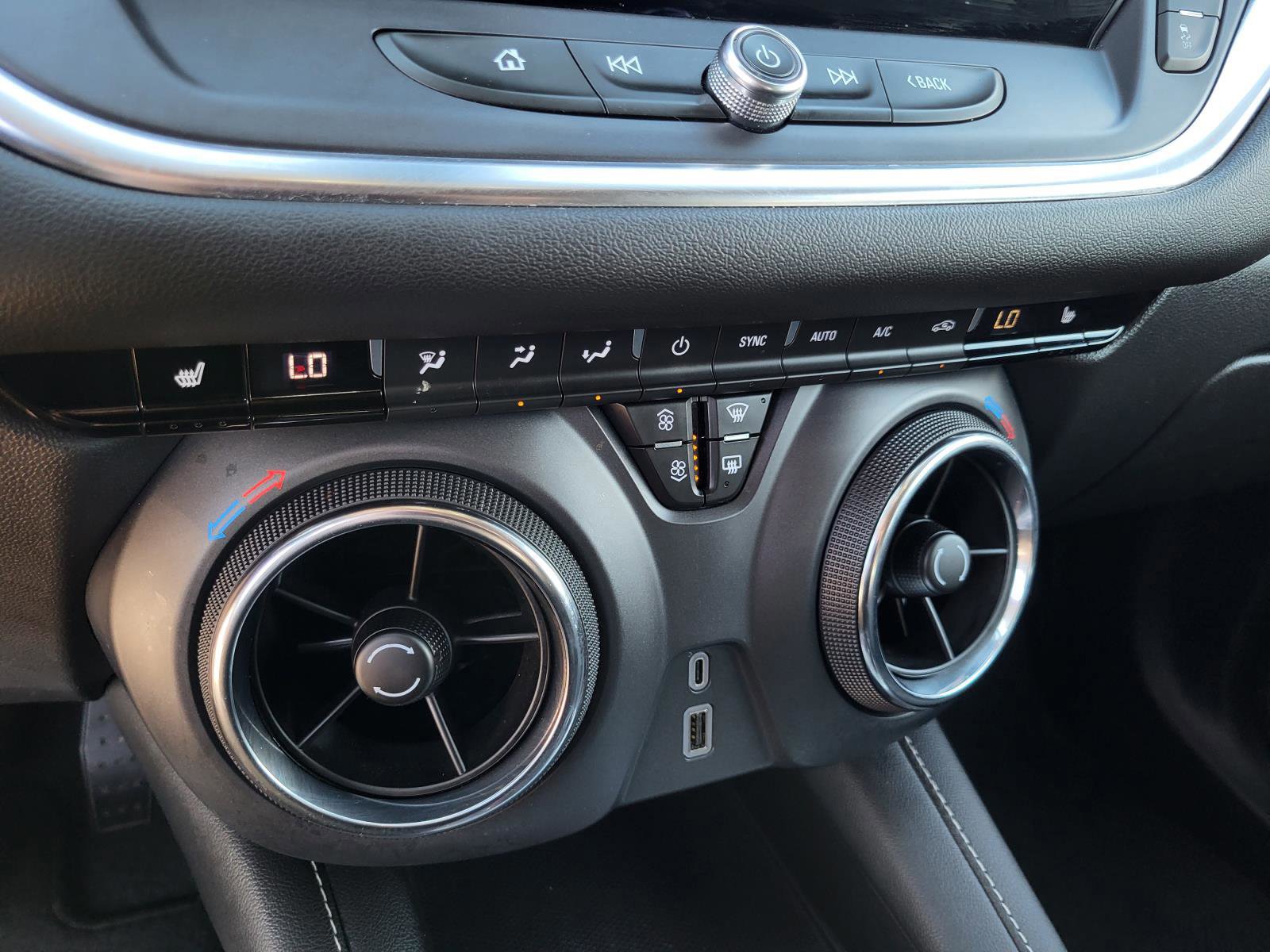 Used 2025 Chevrolet Blazer LT FWD image 22