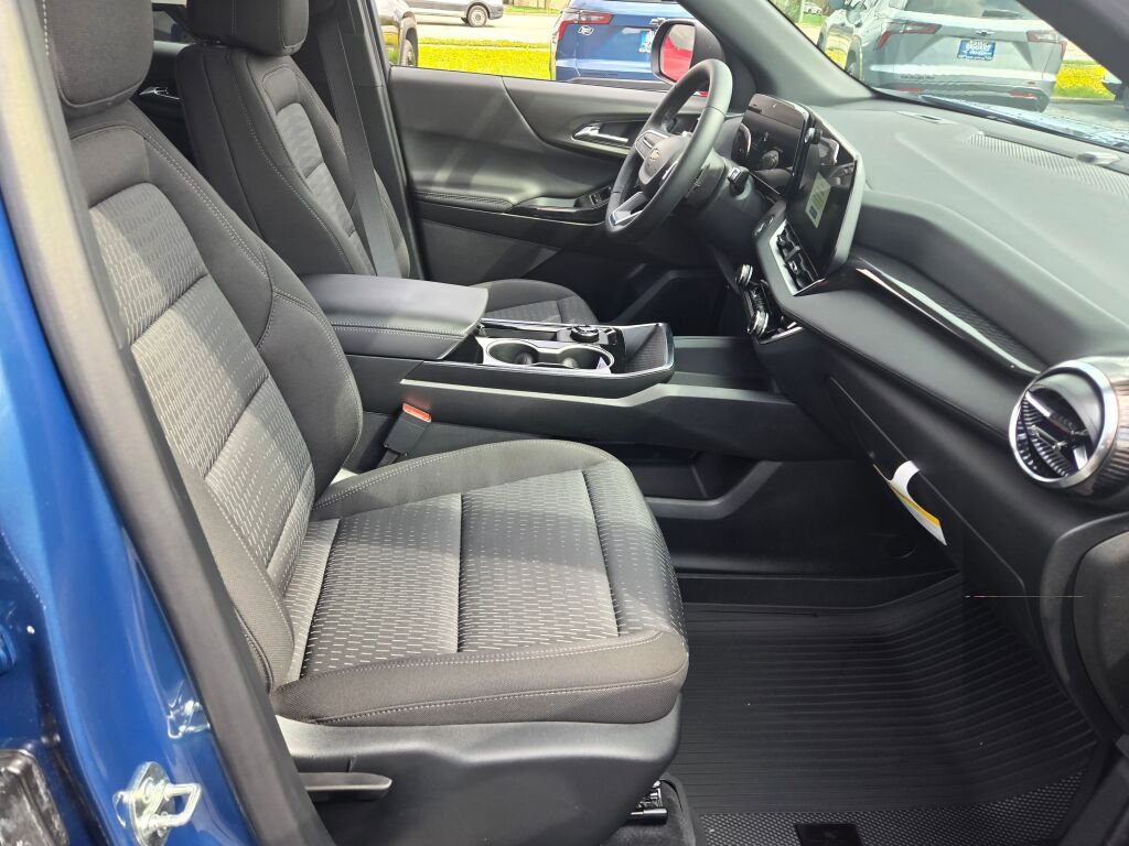 New 2026 Chevrolet Equinox LT w/ LPO, Floor Liner Package AWD/4WD image 4