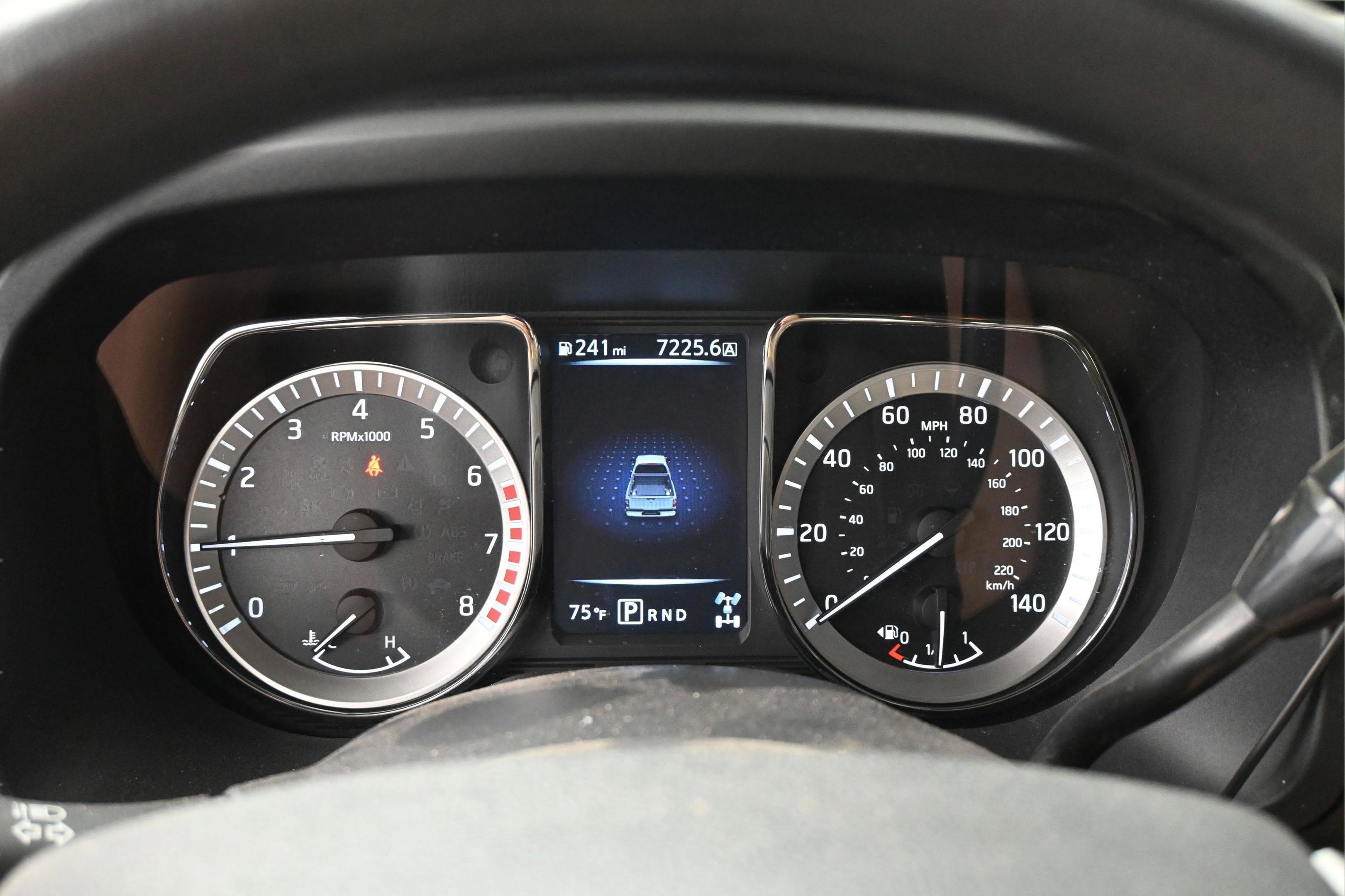 Used 2017 Nissan Titan SV AWD/4WD image 26