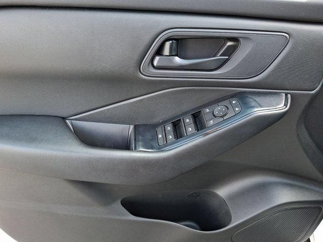 Used 2025 Nissan Rogue S FWD image 16