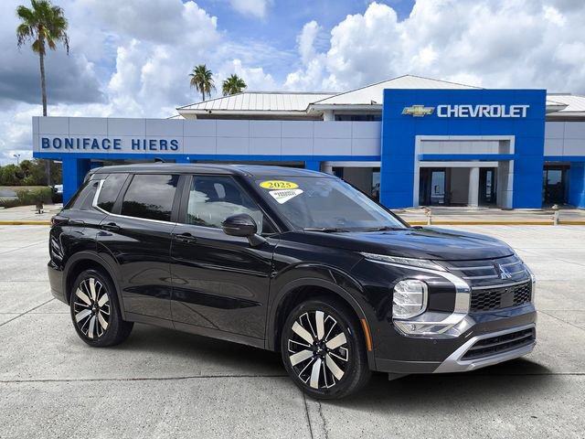 Used 2025 Mitsubishi Outlander SE FWD image 1