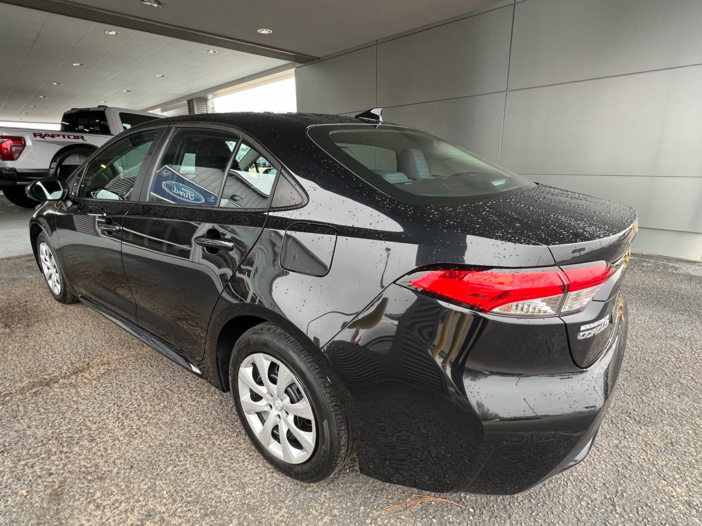 Used 2022 Toyota Corolla LE image 6
