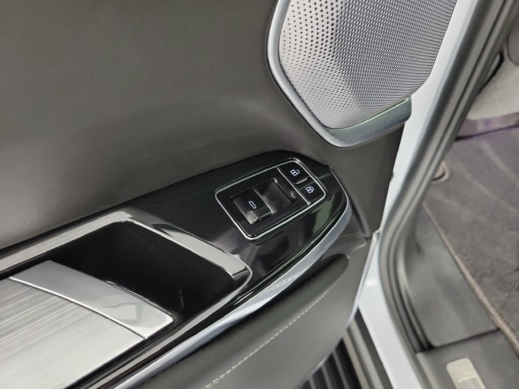 Certified 2026 Cadillac Escalade ESV Platinum Sport AWD/4WD image 13