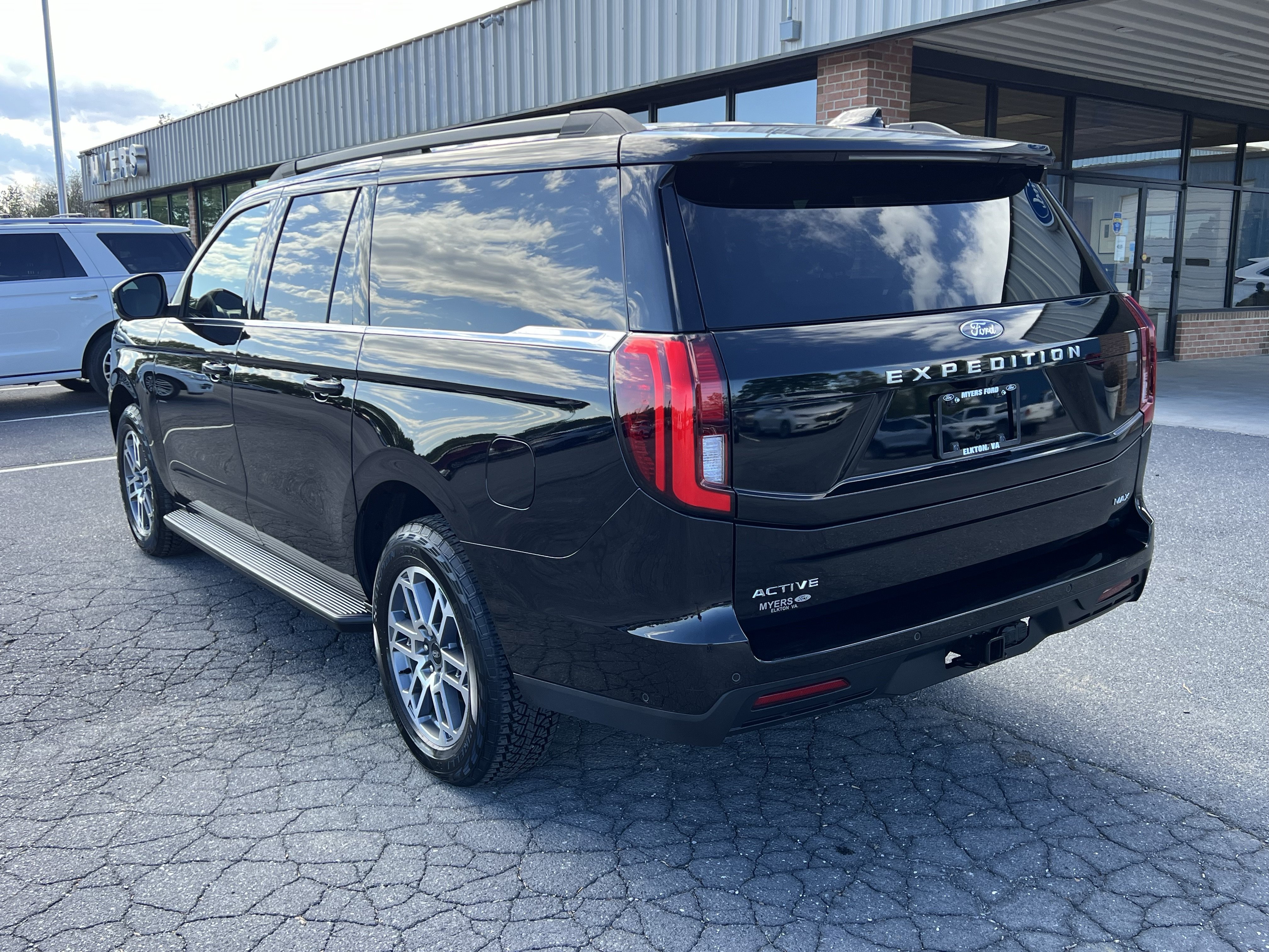 Used 2025 Ford Expedition Max Active AWD/4WD image 10