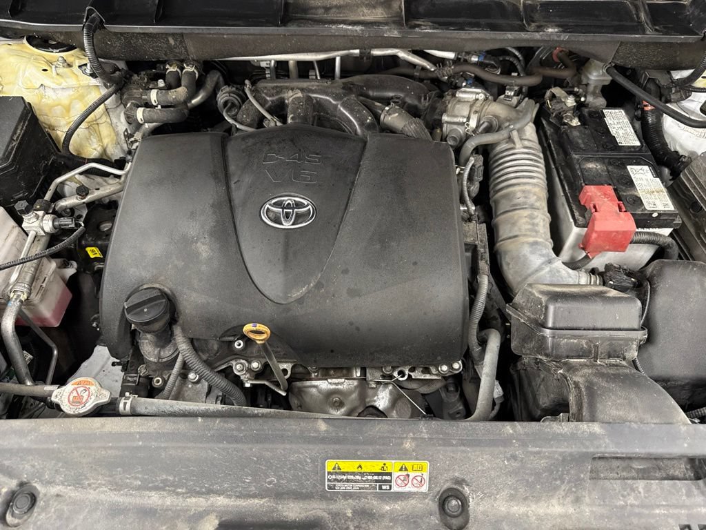 Used 2022 Toyota Highlander XLE AWD/4WD image 12