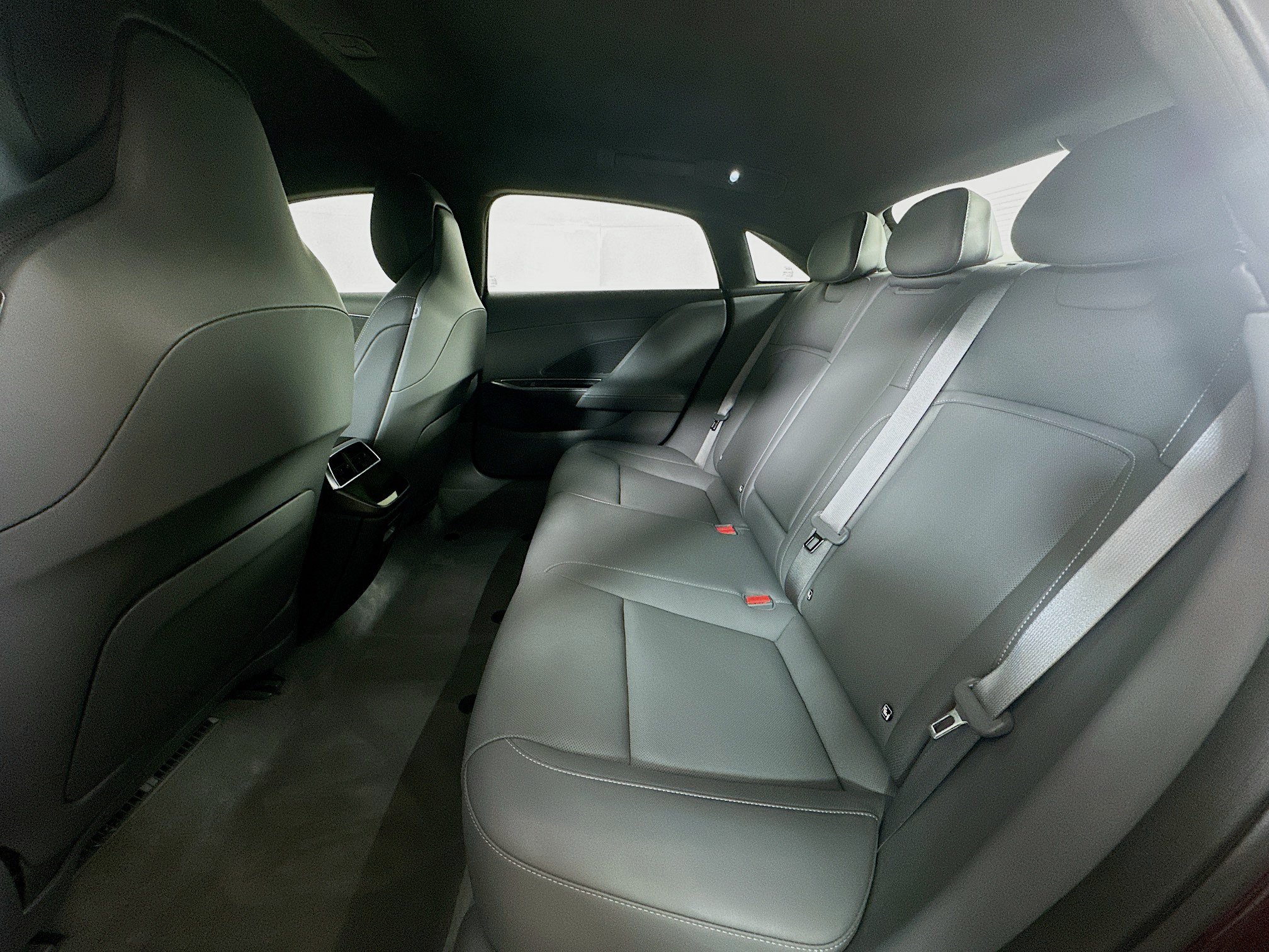 Used 2024 Lucid Air Touring AWD/4WD image 29