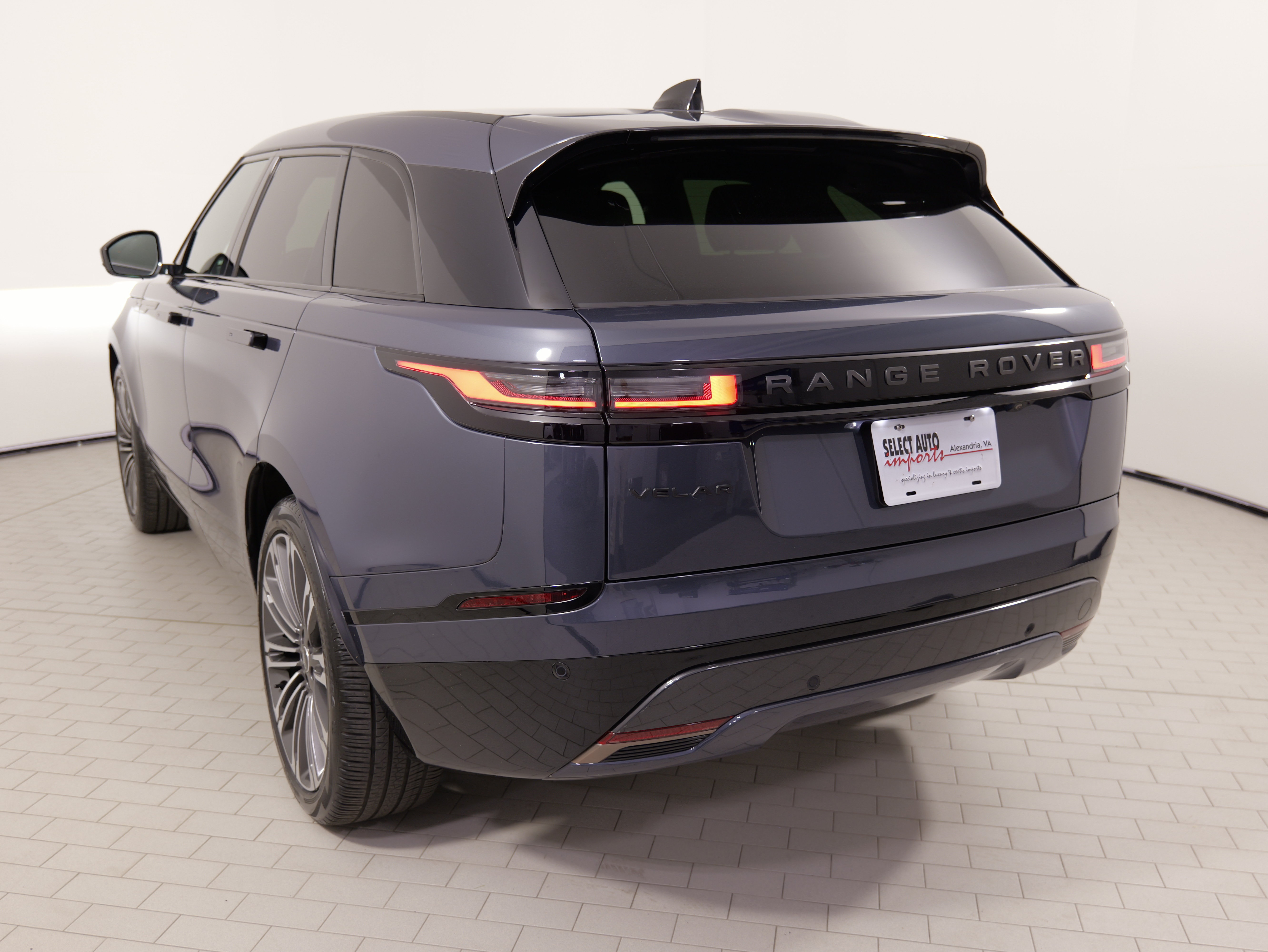 Used 2024 Land Rover Range Rover Velar Dynamic SE AWD/4WD image 14