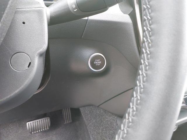 Certified 2026 Volvo XC40 B5 Plus AWD/4WD image 9