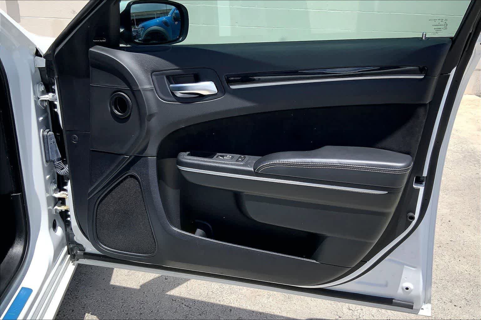 Used 2023 Chrysler 300 C RWD image 29