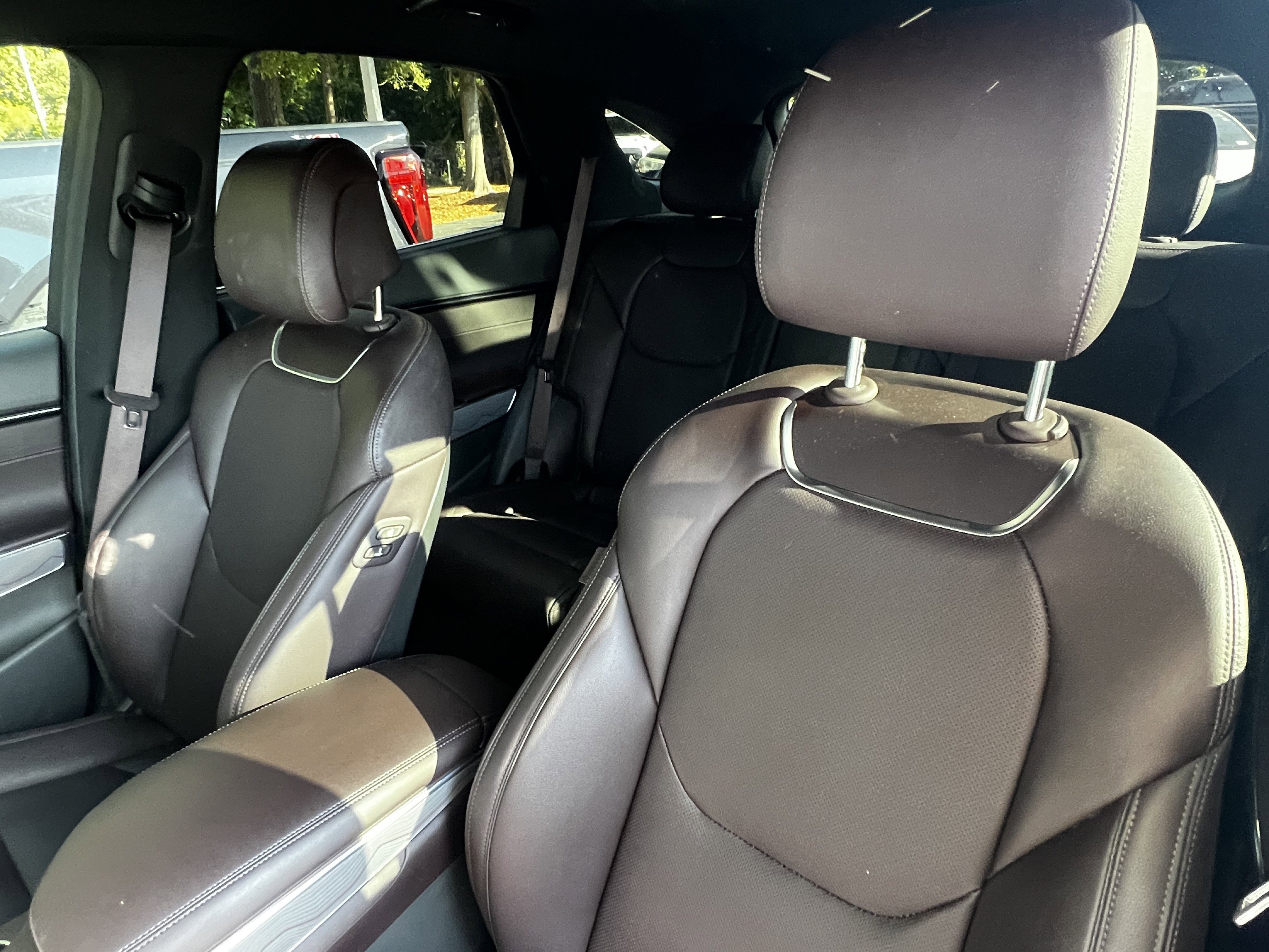 Used 2022 Genesis GV70 2.5T w/ Advanced Package image 18