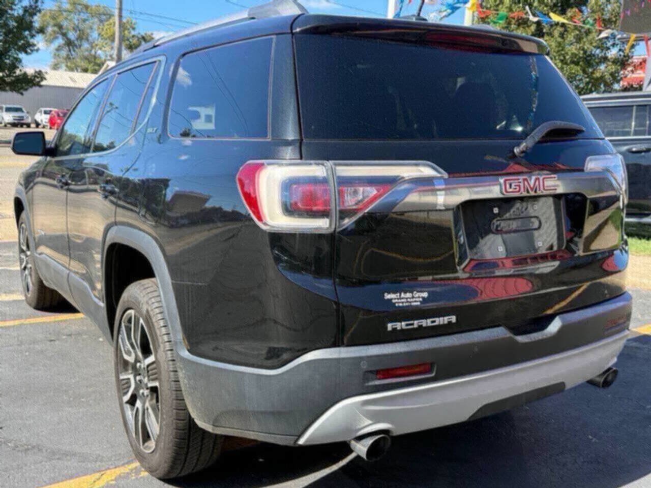 Used 2019 GMC Acadia SLT w/ LPO, Black Accent Package FWD image 9