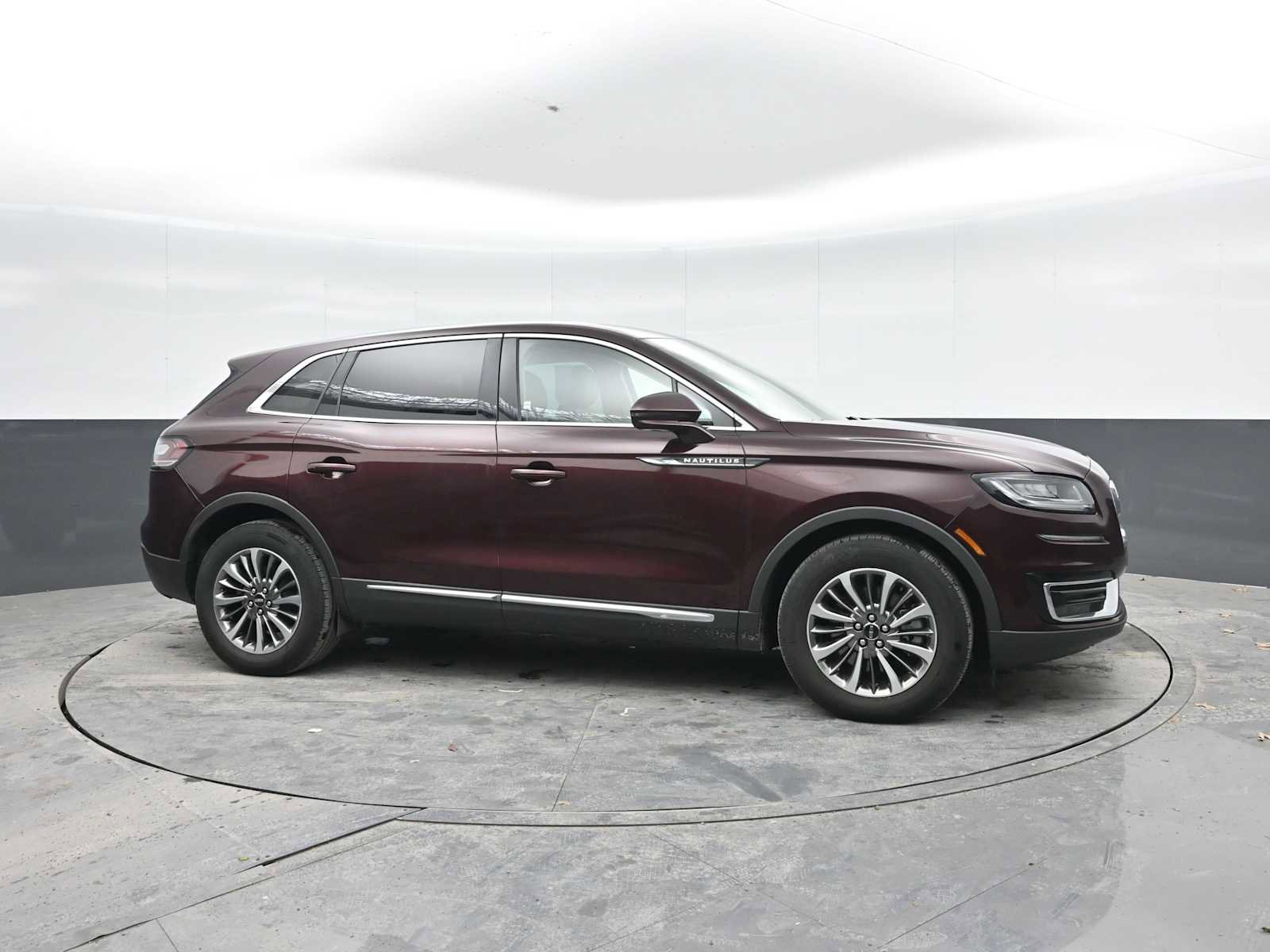 Used 2019 Lincoln Nautilus Select AWD/4WD image 6
