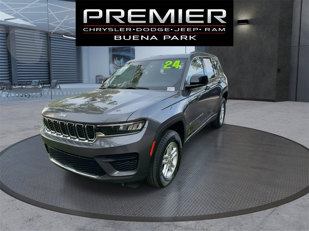 Certified 2024 Jeep Grand Cherokee Laredo image 3