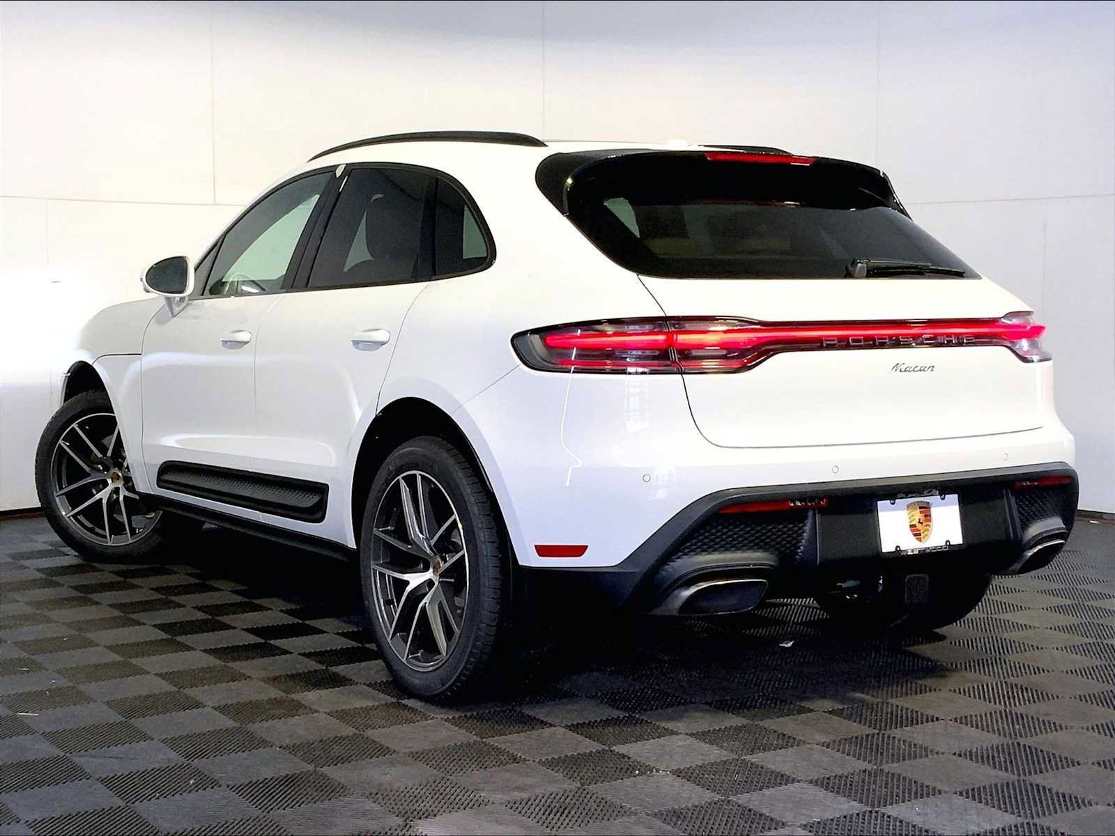 New 2026 Porsche Macan AWD/4WD image 3