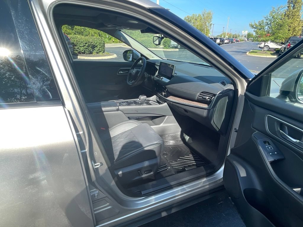 Used 2026 Nissan Rogue Platinum w/ Platinum Premium Package AWD/4WD image 40