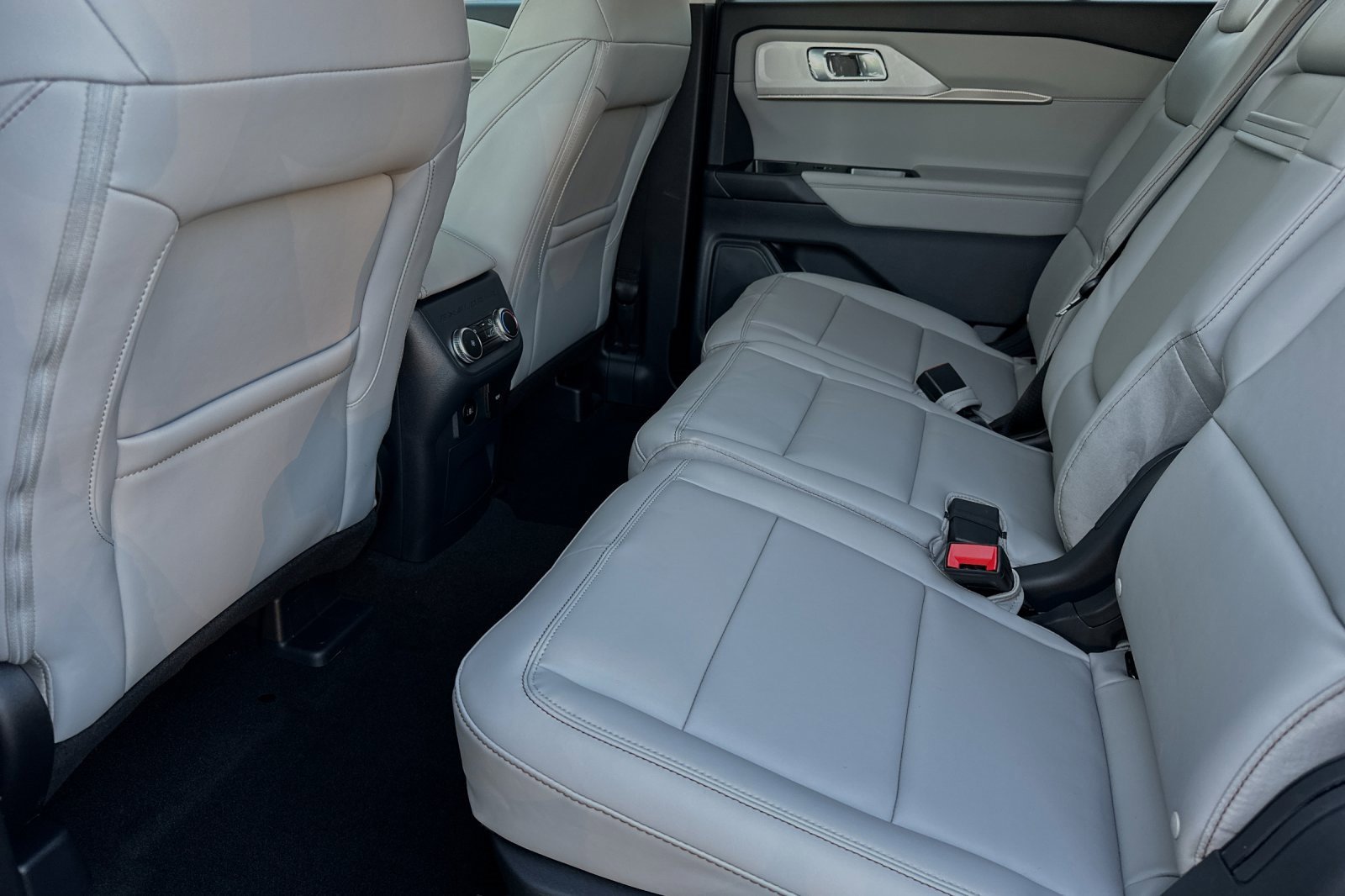 New 2025 Ford Explorer Active w/ Active Comfort Package image 8