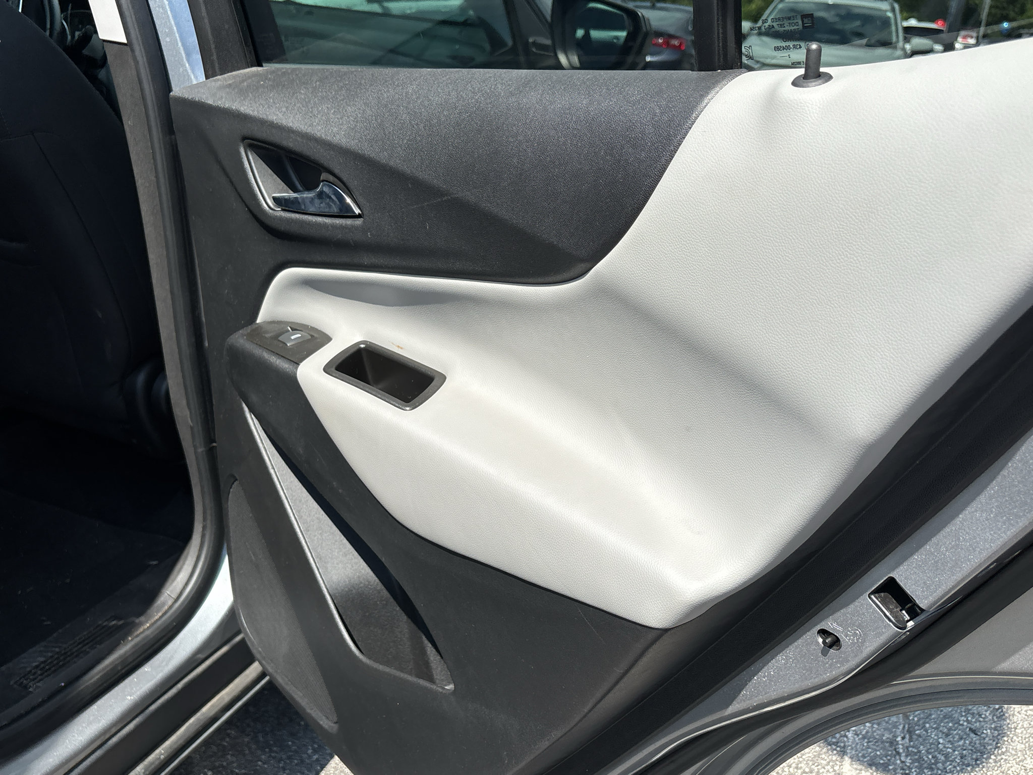 Used 2023 Chevrolet Equinox LT w/ Driver Convenience Package FWD image 18