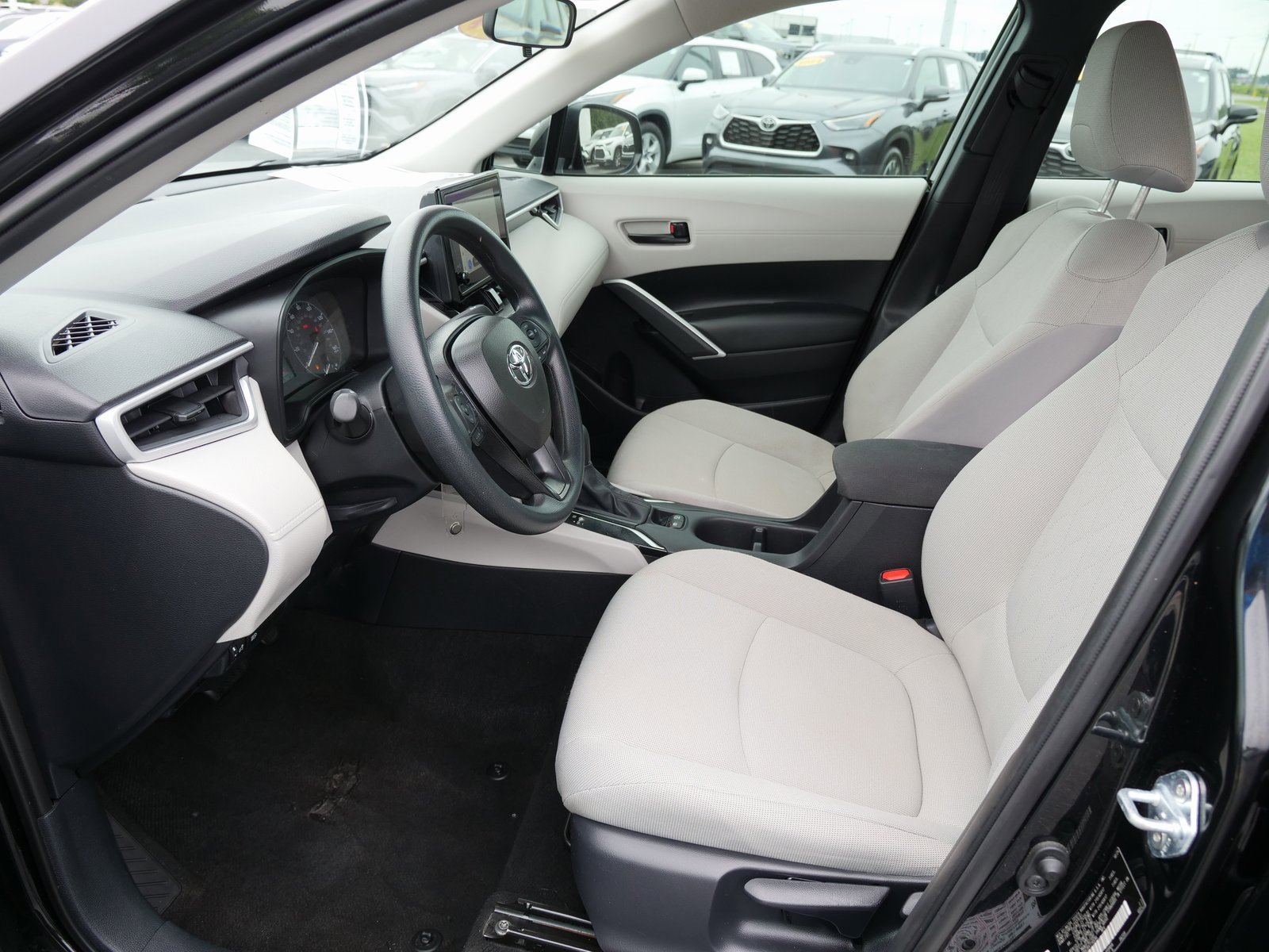 Used 2024 Toyota Corolla Cross L image 15