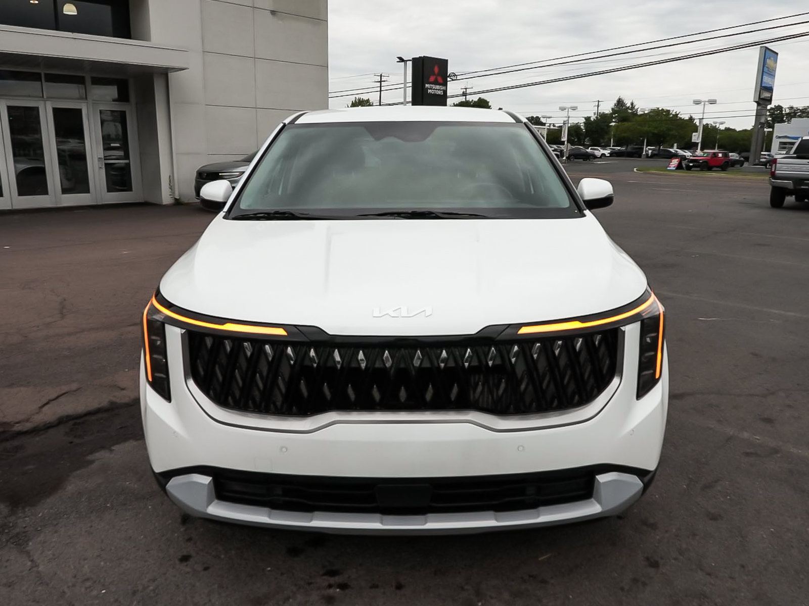 Used 2026 Kia Carnival LXS FWD image 2