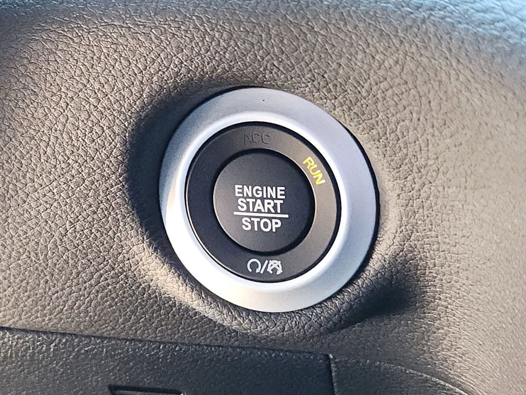 New 2026 Chrysler Pacifica Select w/ S Appearance Package image 30