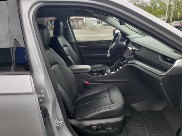 Used 2022 Jeep Grand Cherokee Limited image 16